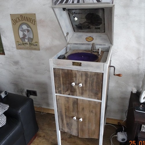 Grammophon mit münzeinwurf - grammophon,