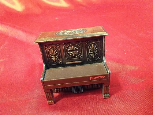 Antik klavier anspitzer - klavier,